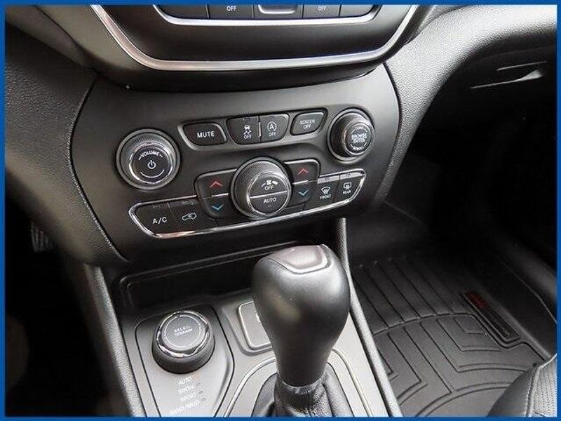 2021 Jeep Cherokee Latitude LuxImage 16