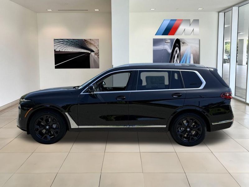 2025 BMW X7 xDrive40iImage 9