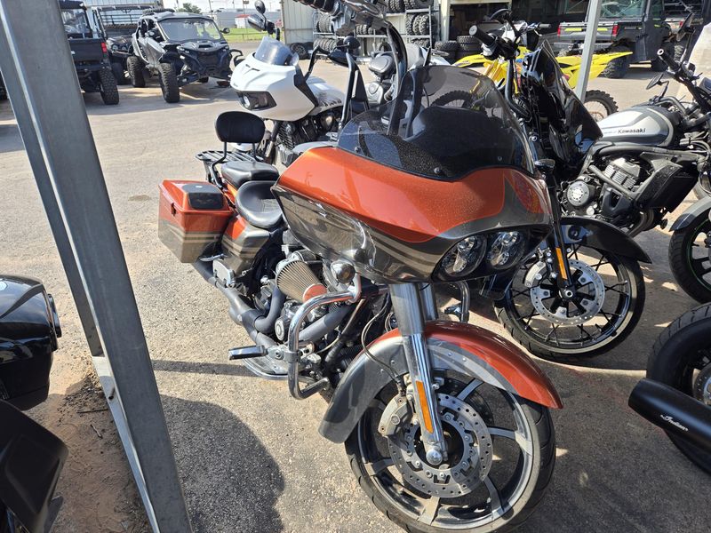 USED 2013 HARLEY ROAD GLIDE CVO  CUSTOM Image 1