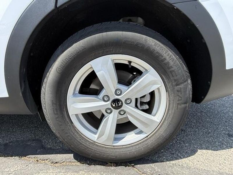 2021 Kia Sorento LXImage 15