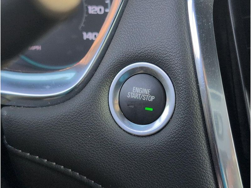 Used 2023 Chevrolet Traverse LT ClothImage 17