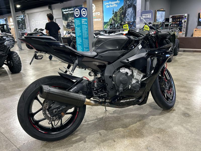Used 2015 Yamaha YZF-R1 Image 13