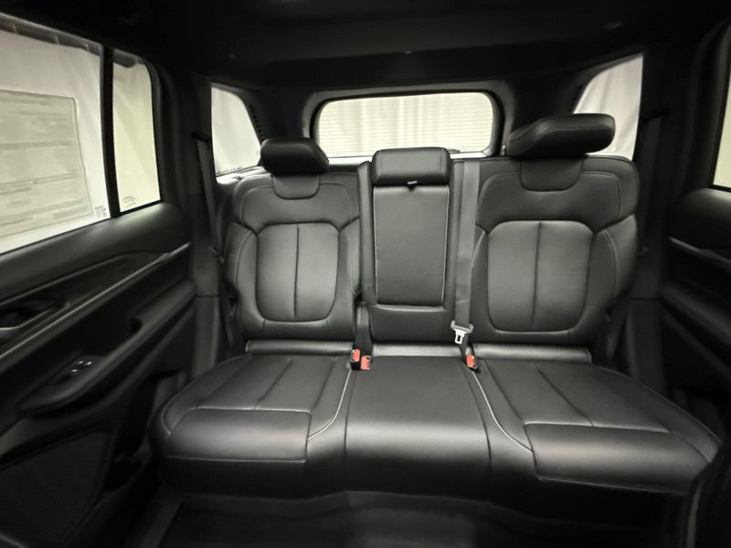 New 2025 Jeep Grand Cherokee Limited 4x4Image 17