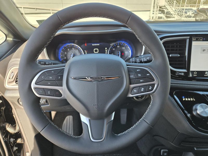 New 2026 Chrysler Pacifica Select FWD