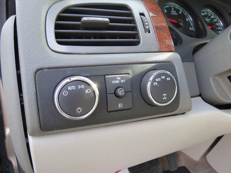 Used 2008 Chevrolet Tahoe LTZ 4x4 4dr SUVImage 17