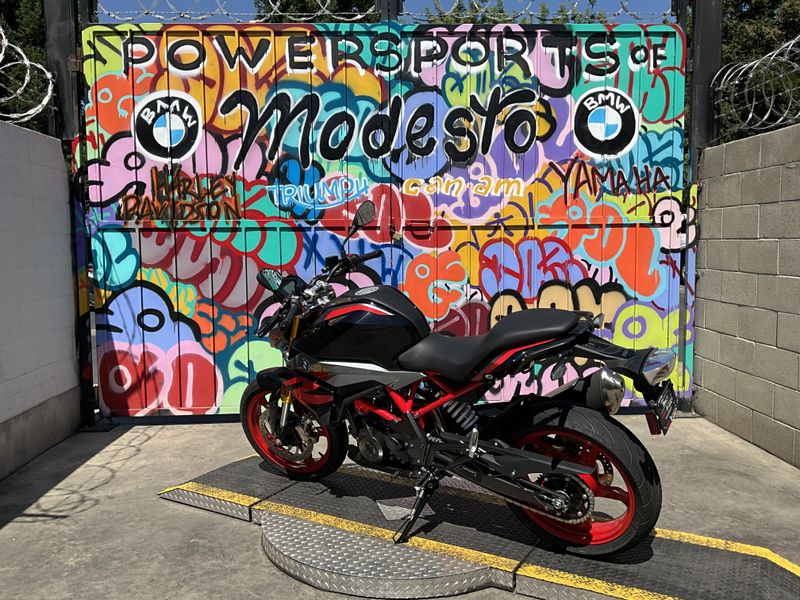 New 2025 BMW G 310 R Image 2