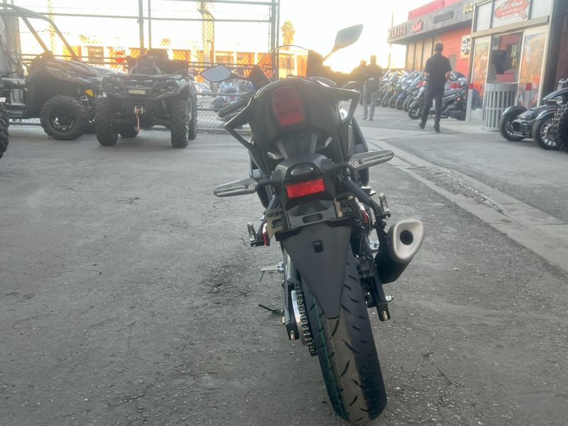 2025 Yamaha YZF-R3 ABS Image 9