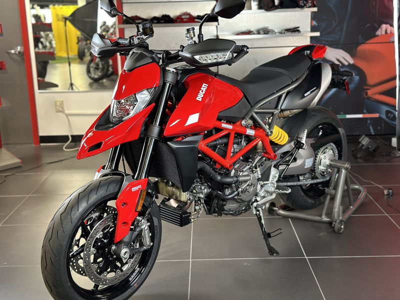 2024 Ducati HYPERMOTARD 950Image 3