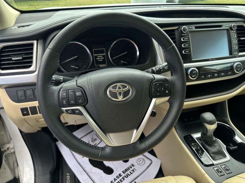 Used 2015 Toyota Highlander XLEImage 25