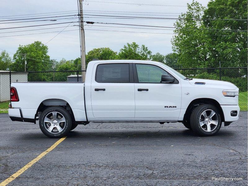 New 2026 RAM 1500 Express Crew Cab 4x4 5'7' Box