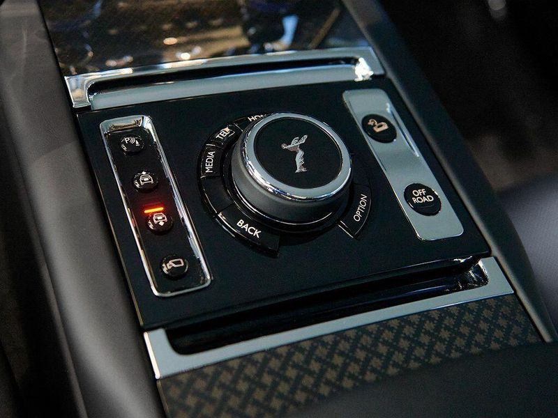 New 2026 Rolls-Royce Cullinan Black BadgeImage 15