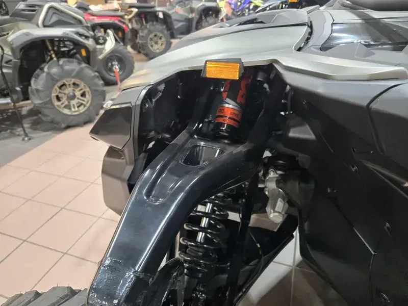 NEW 2026 CAN-AM MAVERICK R X RC WITH SMARTSHOX 999T DCT Image 25