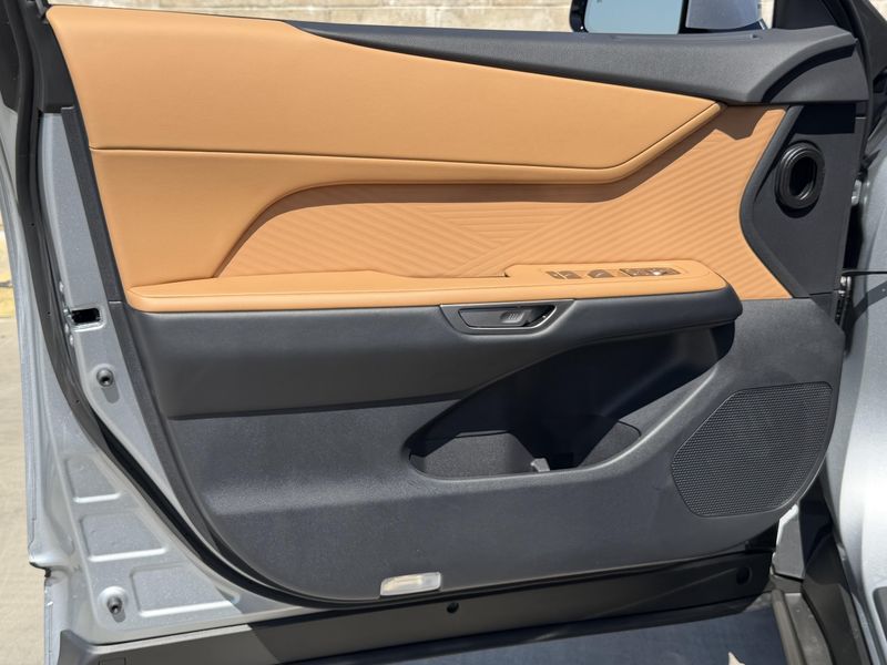 New 2026 Lexus ES 350e PremiumImage 17