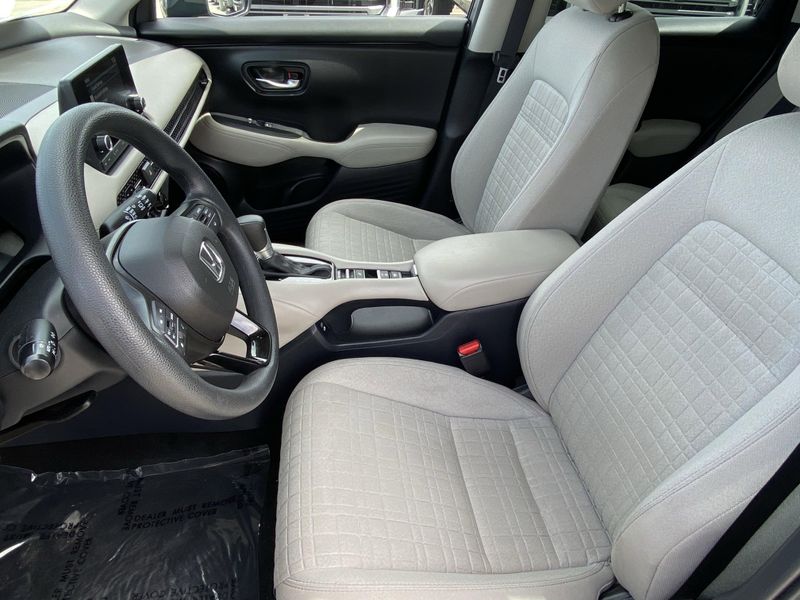 Used 2025 Honda HR-V LXImage 16