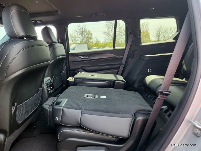 2025 Jeep Grand Cherokee L Altitude X 4x4Image 30
