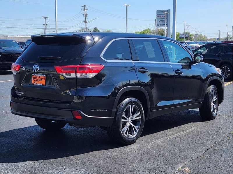 Used 2019 Toyota Highlander LE