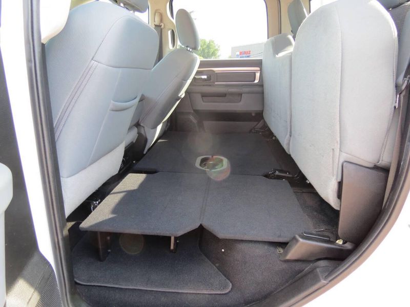 Used 2019 RAM 1500 Classic SLT 4x4 4dr Crew Cab 5.5 ft. SB PickupImage 32
