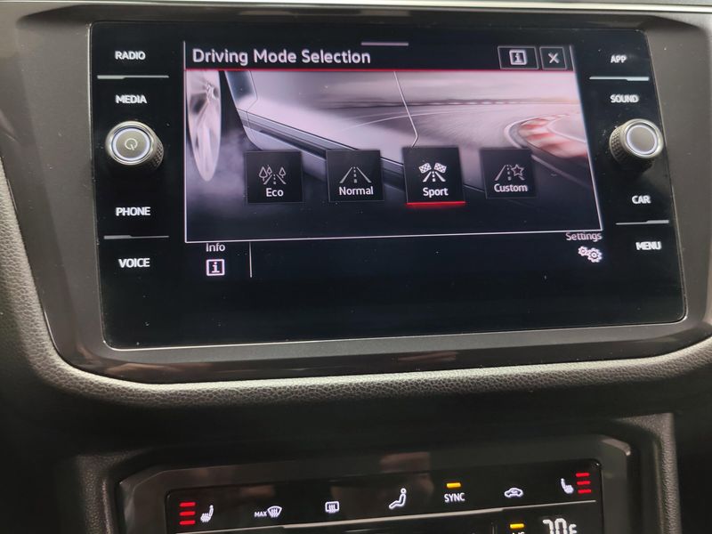 Used 2024 Volkswagen Tiguan SE AWD R-Line Black w/SunroofImage 26