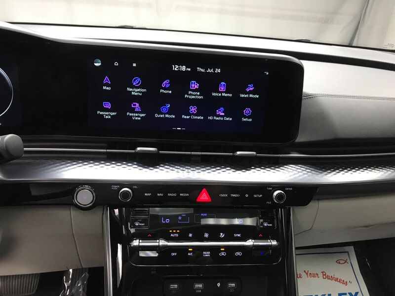 Used 2024 Kia Carnival MPV SX PrestigeImage 8