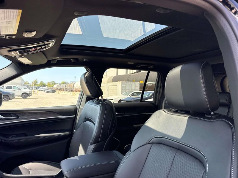 New 2026 Jeep Grand Cherokee Limited Reserve 4x4