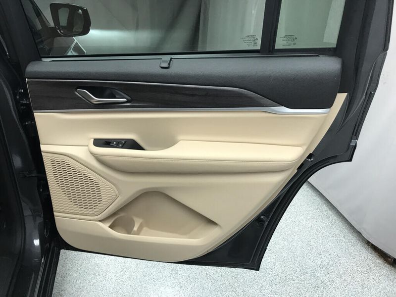 Used 2023 Jeep Grand Cherokee L LimitedImage 16