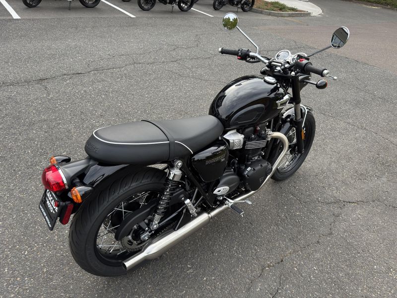 2025 Triumph Bonneville T100 - JET BLACK 