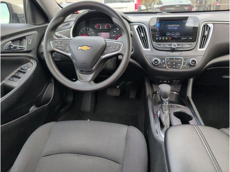 Used 2024 Chevrolet Malibu LTImage 32
