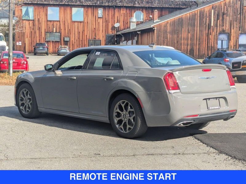 2018 Chrysler 300 S photo 2