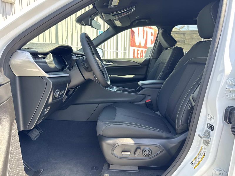 New 2026 Jeep Grand Cherokee Laredo 4x2