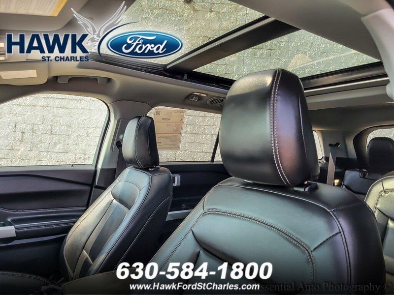 2022 Ford Explorer XLT photo 9