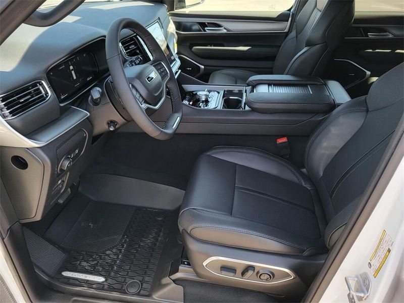 2025 Jeep Wagoneer Carbide 4x4Image 29