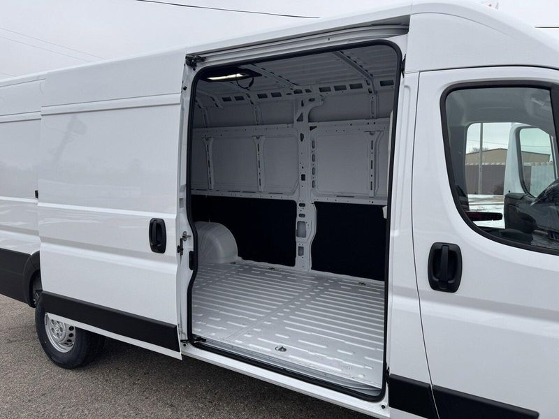 2025 RAM ProMaster Cargo Van TradesmanImage 10