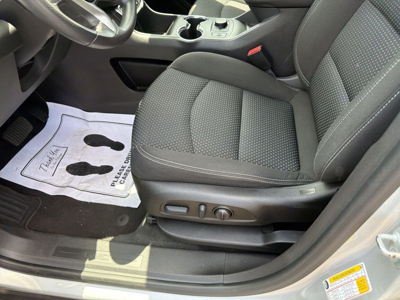 Used 2022 GMC Terrain SLEImage 30