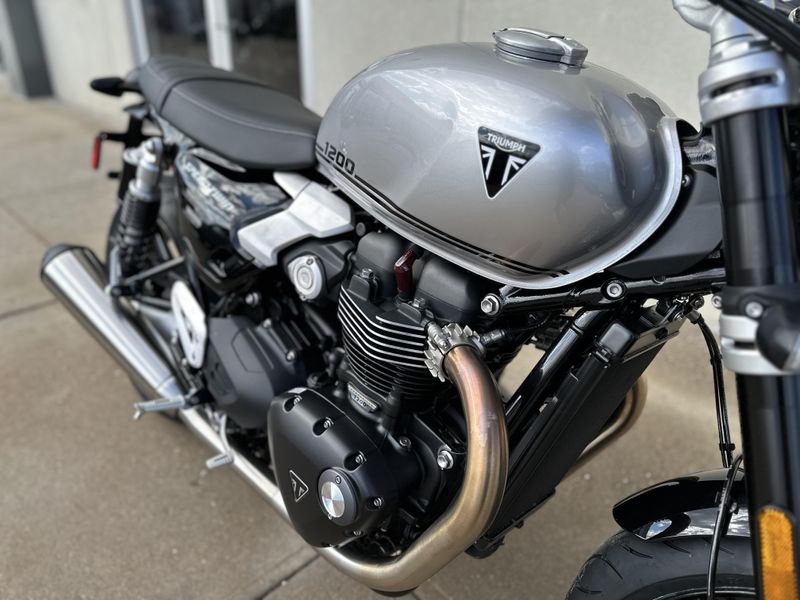 2025 Triumph SPEED TWIN 1200Image 7