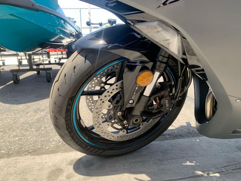 2025 Kawasaki NINJA ZX-6R ABS Image 10