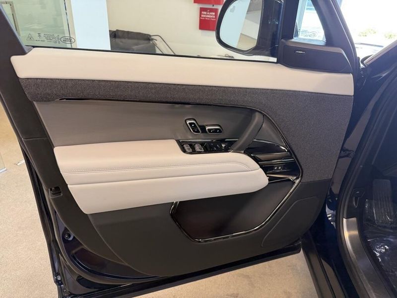 2023 Land Rover Range Rover Sport SE