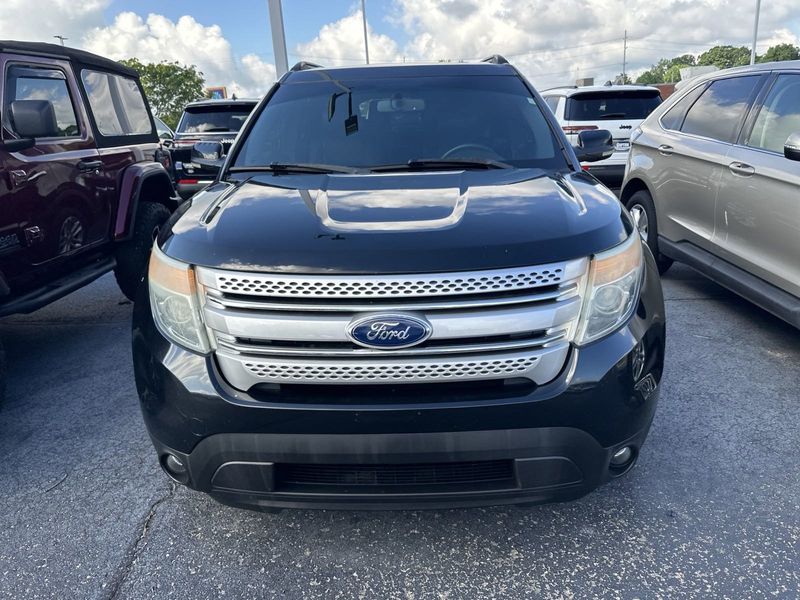 2011 Ford Explorer XLTImage 2