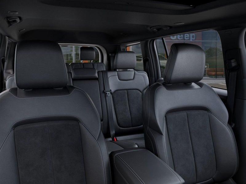 New 2026 Jeep Grand Cherokee L Laredo Altitude 4x4Image 26