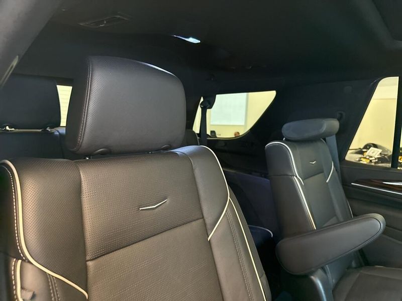 2022 Cadillac Escalade Premium Luxury