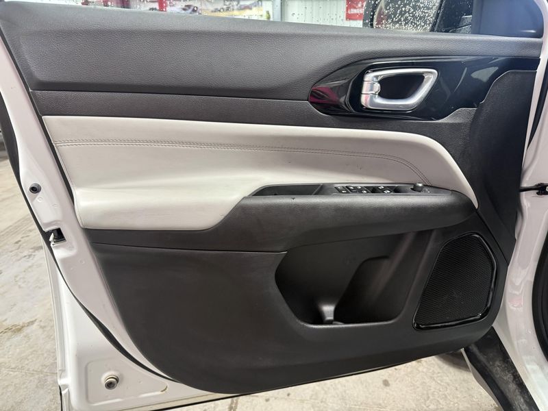 Used 2025 Jeep Compass LimitedImage 18