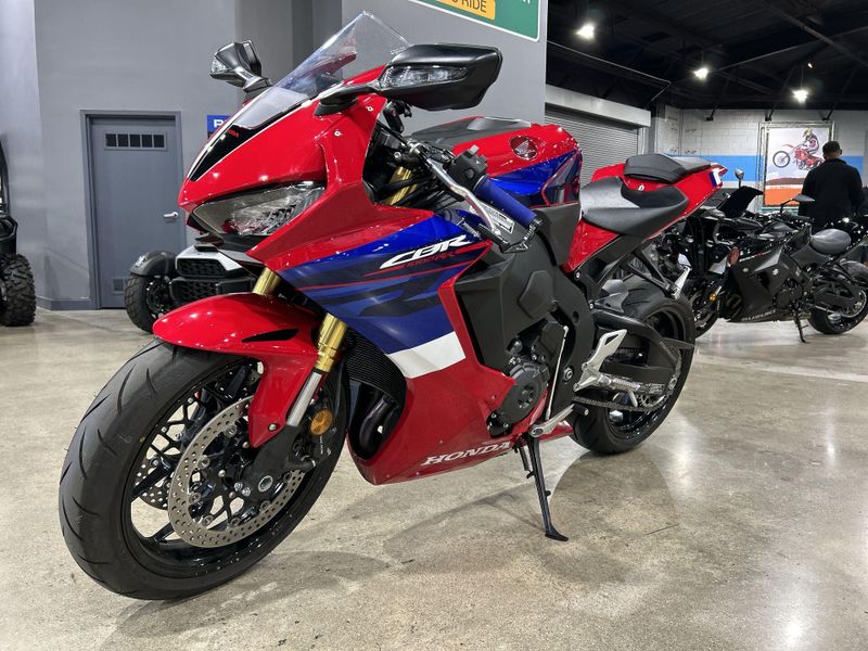 2024 Honda CBR1000RR  in a RED exterior color. Del Amo Motorsports of Redondo Beach (424) 390-7811 delamomotorsports.com 