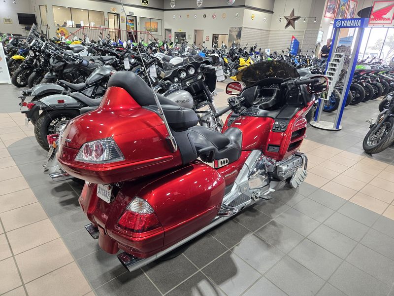 USED 2008 HONDA GOLD WING Image 3