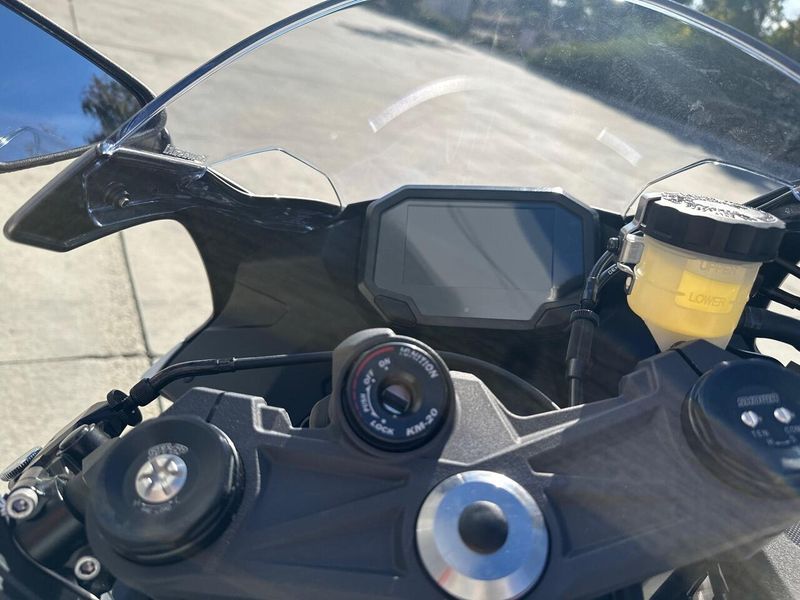 2025 Kawasaki NINJA ZX-6R Image 13