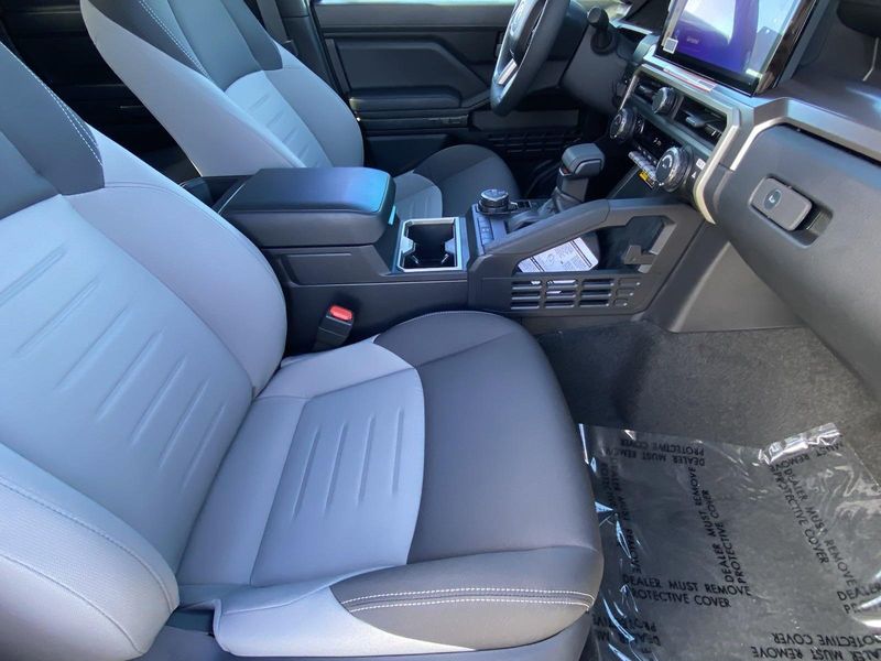 New 2024 Toyota Tacoma TRD Off Road HybridImage 10