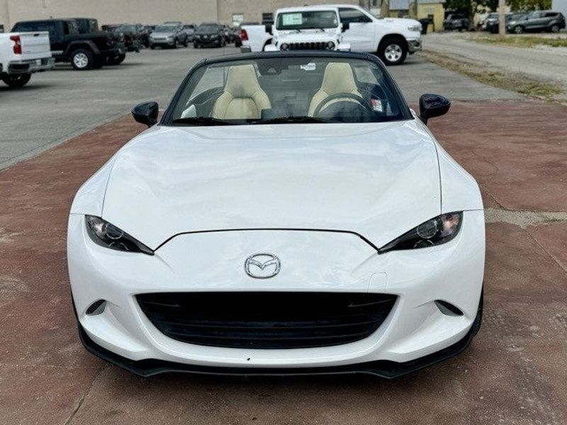 2019 Mazda MX-5 Miata ClubImage 3