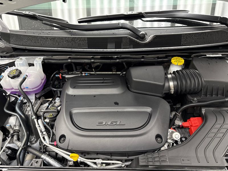 New 2026 Chrysler Pacifica Limited AwdImage 6