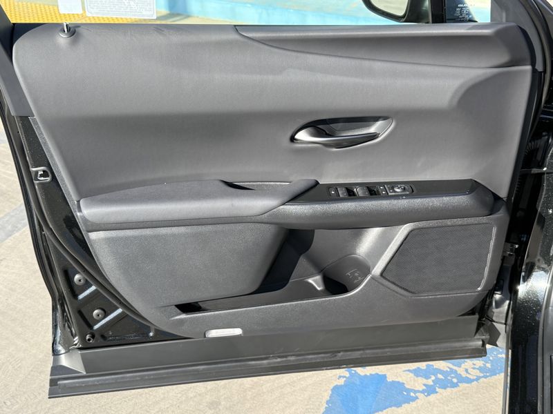 New 2026 Lexus UX 300hImage 16