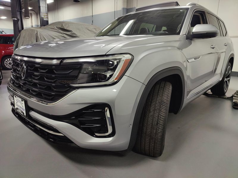 Used 2025 Volkswagen Atlas SEL Premium AWD R-Line w/Sunroof/NavImage 13
