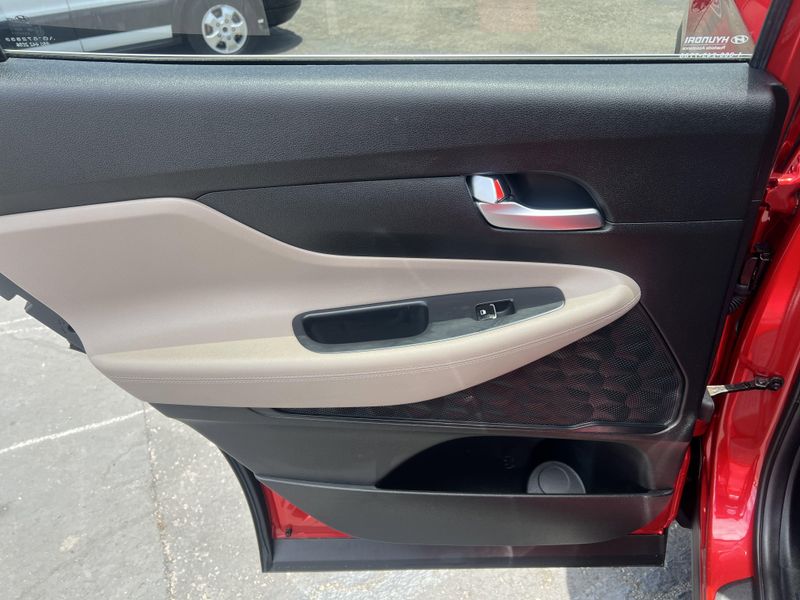 Used 2022 Hyundai Santa Fe SEImage 16