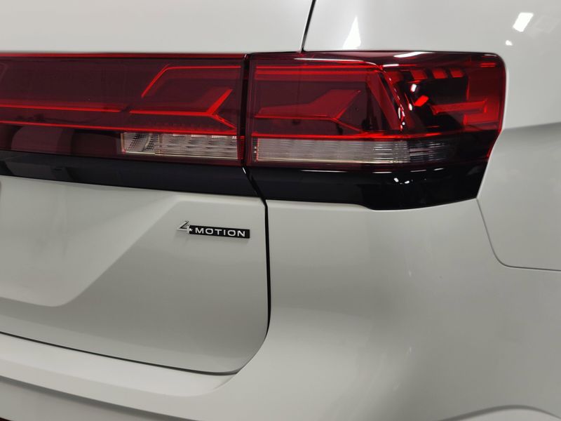 2024 Volkswagen Atlas Peak Edition SEL photo 4